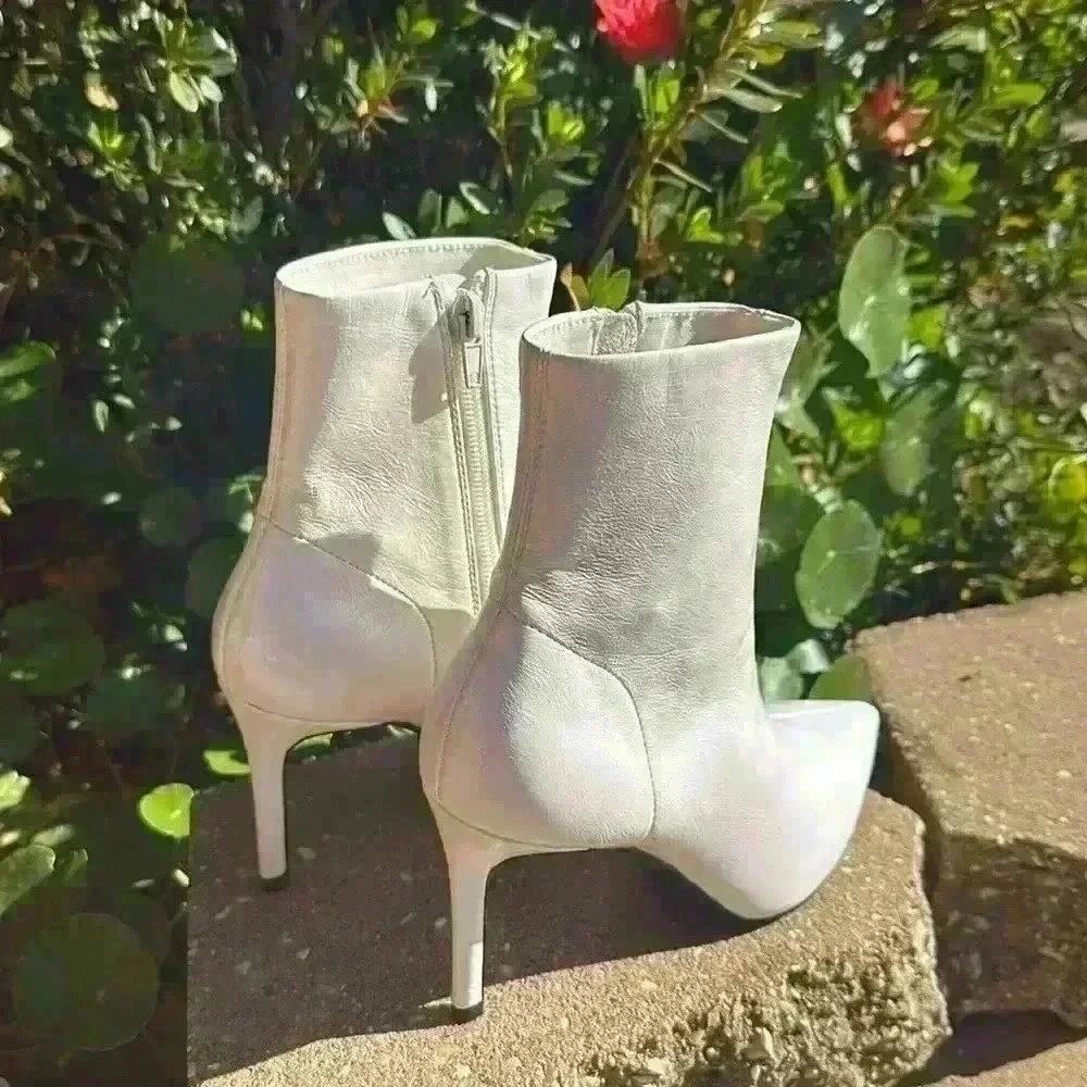 Jeffrey Campbell women’s daring vegan pointed toe booties size 5.5